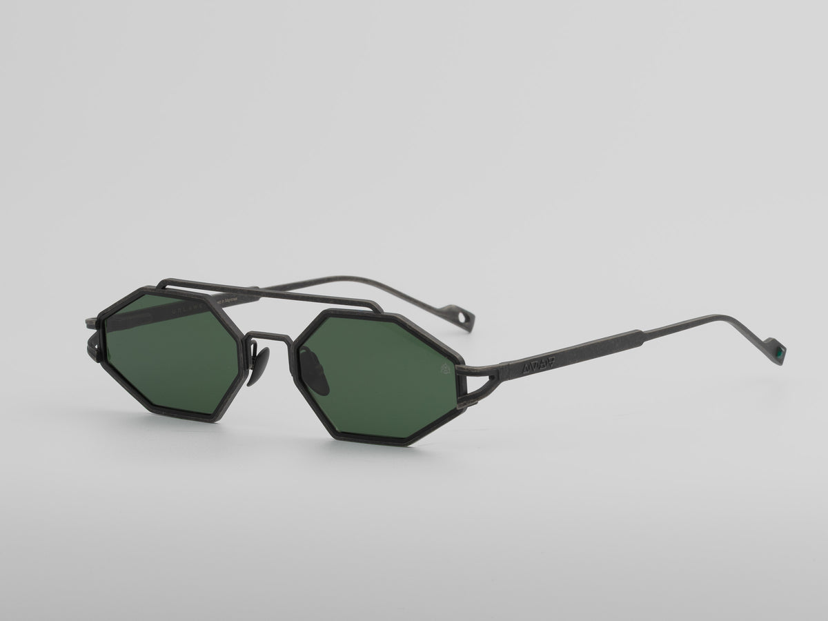 Ozyron — Brushed Silver / Green