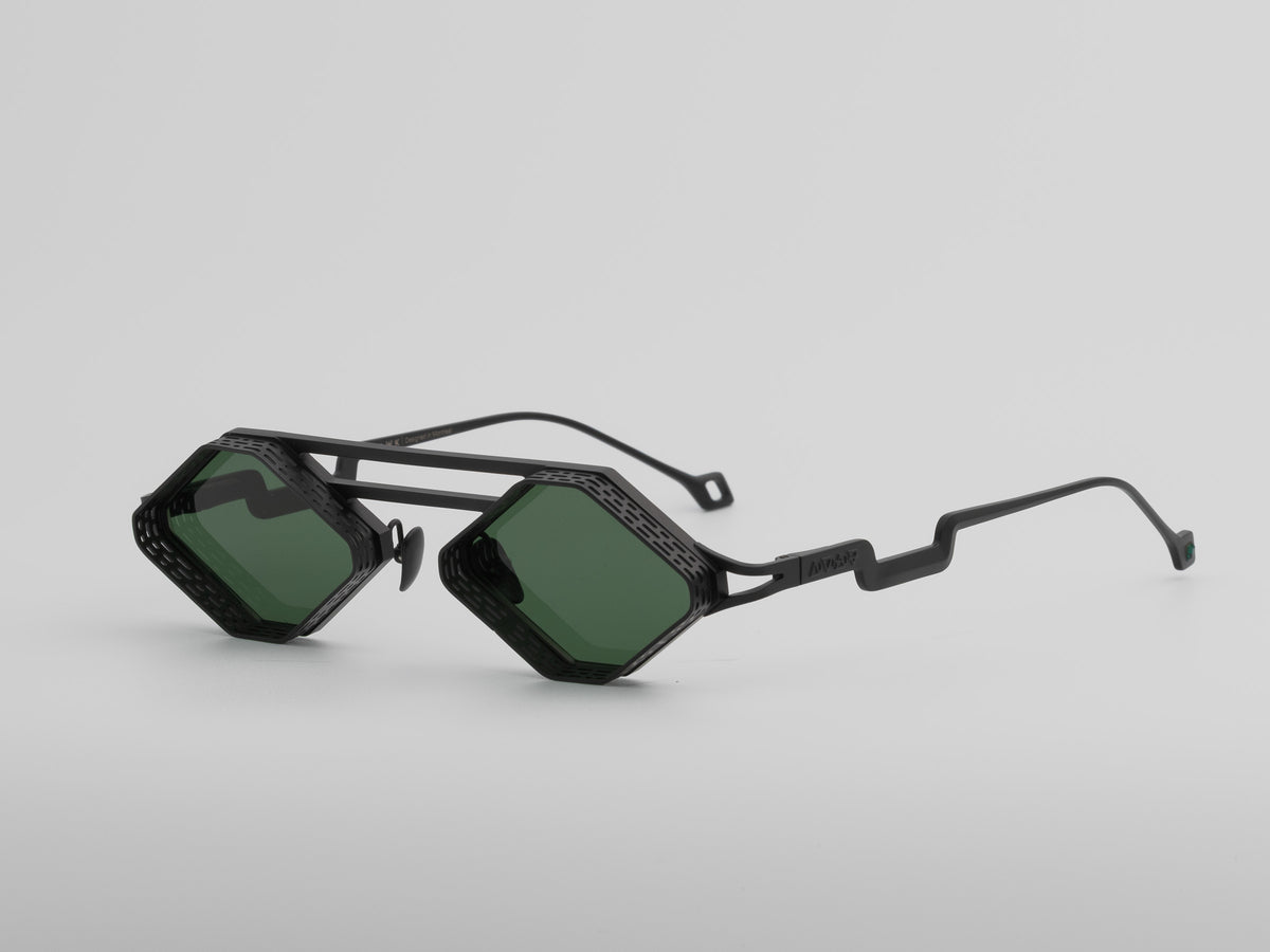 Auryon — Black / Green