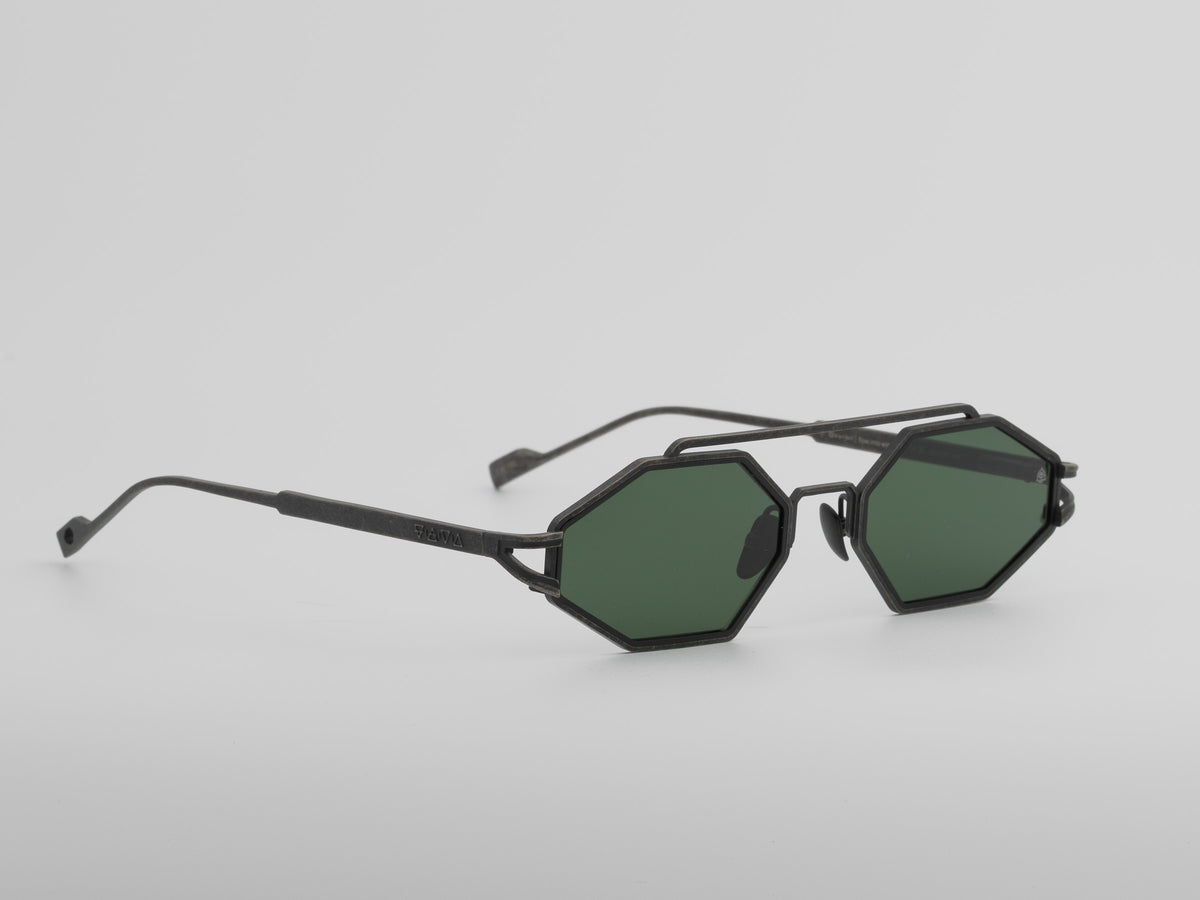 Ozyron — Brushed Silver / Green